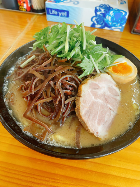 「塩豚骨中太キクラゲ」@豚骨ラーメン 新井商店の写真