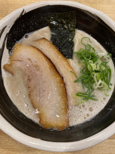 「石田ラーメン¥880、替え玉¥100」@石田てっぺい 高槻駅前店の写真