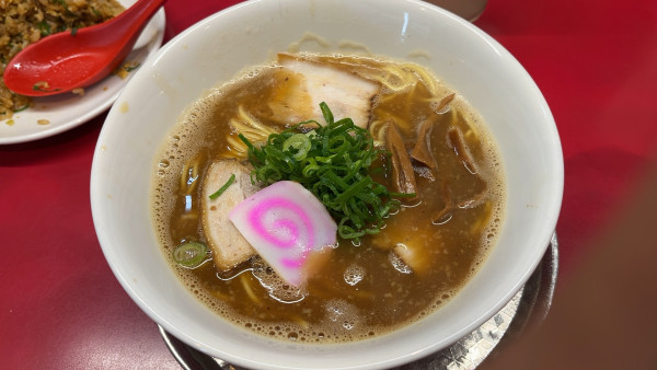 「中華そば+半チャーハン　1100円」@丸高中華そば 神戸二宮店の写真