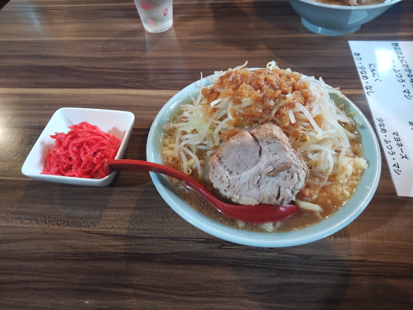 「中ラーメン　紅生姜　880+50」@ハイデン.コッコFACTORYサマンサ・タマサの写真
