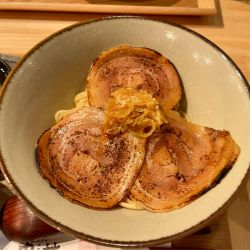 秋限定炙り焼豚油そば（950円）