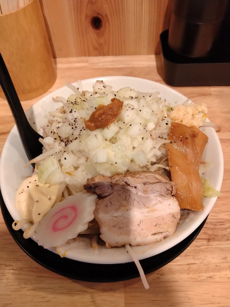 「味噌まぜそば　野菜にんにく　普通」@麺's world 豊二郎の写真