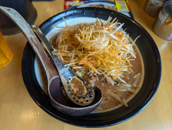 「赤ネギ味噌ラーメン990円」@味噌ラーメン専門店 日月堂 新座店の写真