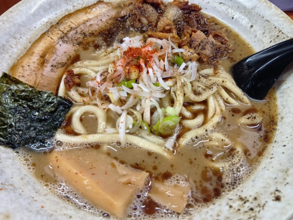 「DXラーメン300ｇ　ライス　自家製辛味」@自家製麺 福は内の写真