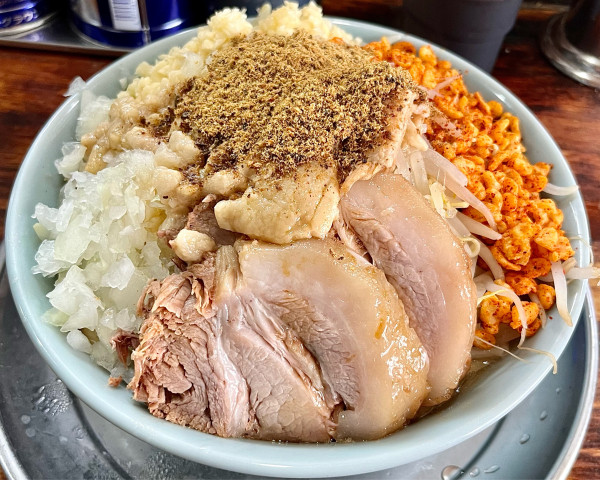 「小ラーメン ヤサイマシあと全部マシマシ」@麺でる 多摩センター店の写真