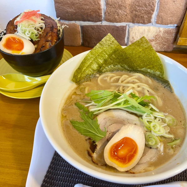 「ラーメン  並  ＋  チャーシュー丼」@麺処 とみやの写真