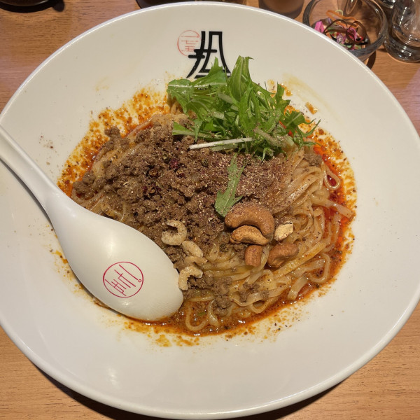 「白ごま汁なし坦坦麺 1,000円（中盛、痺2、辛2）」@175°DENO担担麺 札幌南口店の写真