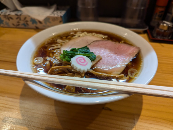 「中華蕎麦醤油(手揉み麺)」@麺道 六善の写真