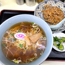 半ナシゴレンとラーメンセット 900円