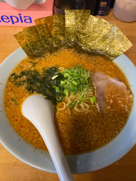 「辛いラーメン＋半ライス＋のり」@朝ラーメンの写真