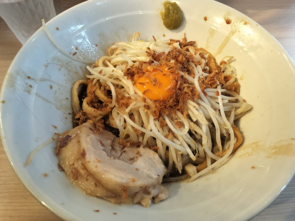 「汁なし（150g 野菜、フラオニ、ゆず胡椒）　1100円」@麺屋 味方の写真