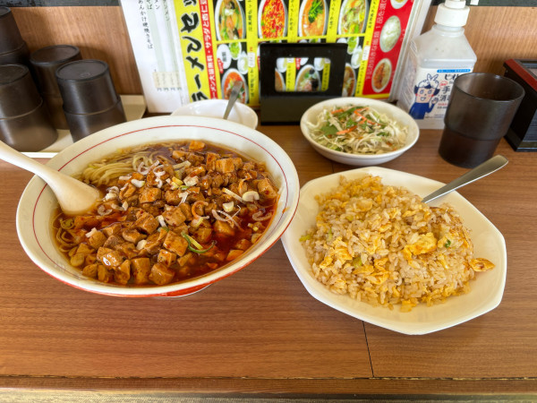 「マーボーラーメン半炒飯（1050）」@中國面飯食堂 祥龍房 東八道路店の写真