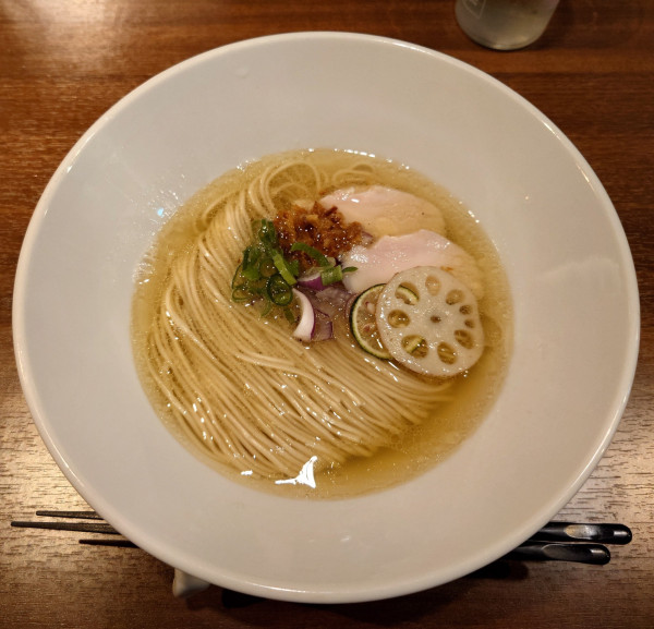 「塩らあめん(小、900円)」@らあめん あじるくの写真