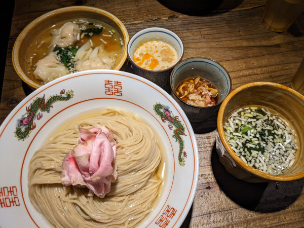 「昆布水つけめん（300g）＋つけ汁1種追加＋海老ワンタン」@伊之瀬の写真