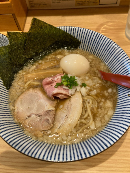 「特製背脂煮干し醤油らー麺　¥1,360」@焼きあご塩らー麺 たかはし 恵比寿店の写真