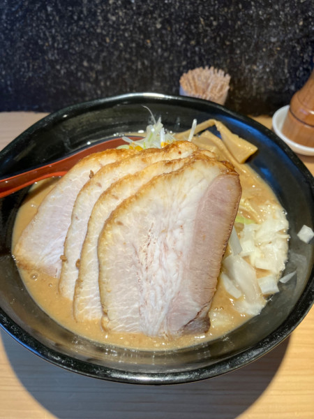 「味噌チャーシューめん（1340円）」@萬馬軒 新宿西口店の写真