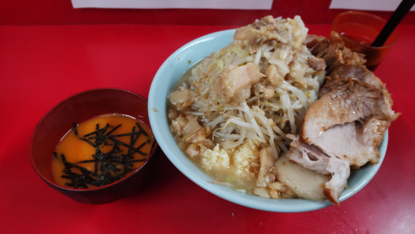 「小豚ダブル(麺硬めと半分)＋玉子どじ」@ラーメン二郎 新宿歌舞伎町店の写真