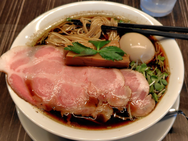 「中華蕎麦 熟成醤油 味玉付き·麺大盛」@中華蕎麦 三藤の写真