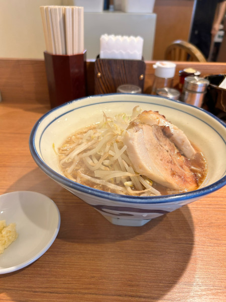 「醤油とんこつ　950円」@らーめん勇の写真
