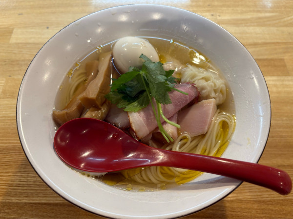 「(松)特上中華そば　白醤油」@自家製麺 くろ松の写真