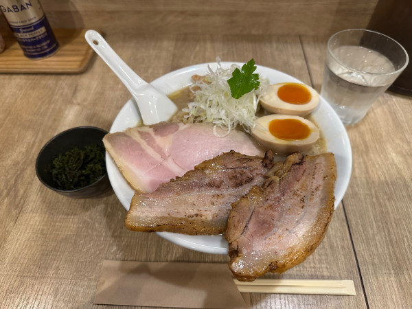 「鶏汐大盛り全部のせ」@らぁめん蓮華の写真