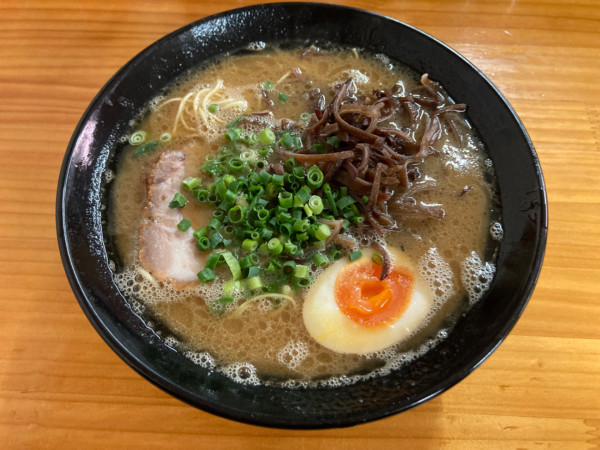 「豚骨ラーメン+辛子高菜+替え玉3玉1600円」@豚骨ラーメン 新井商店の写真