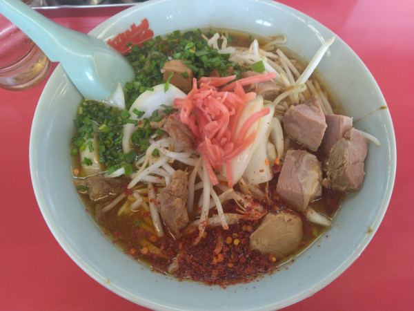 「期間限定旨辛とんこつラーメン930円＋コロチャー6個(無料)」@ラーメン山岡家 谷田部店の写真