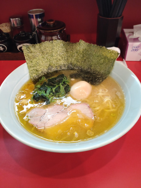 「ラーメン中盛　味玉」@横浜家系らーめん たま家の写真