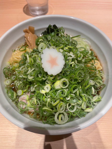 「自家製ワンタンそば（大盛）+ネギ」@横濱中華そば 上星商店 横浜シンフォステージ店の写真