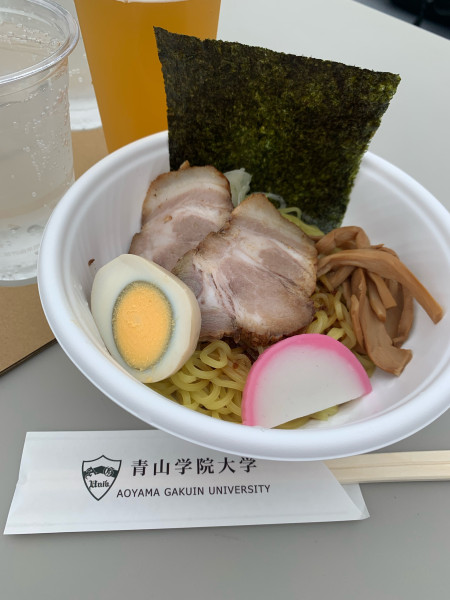 「青学の油そば（THIS FES）」@青山学院大学 学生食堂 17号館食堂の写真
