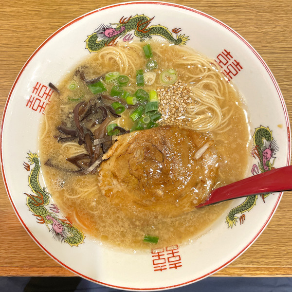 「背あぶら豚骨ラーメン」@麺の章 九州 とりとんの写真