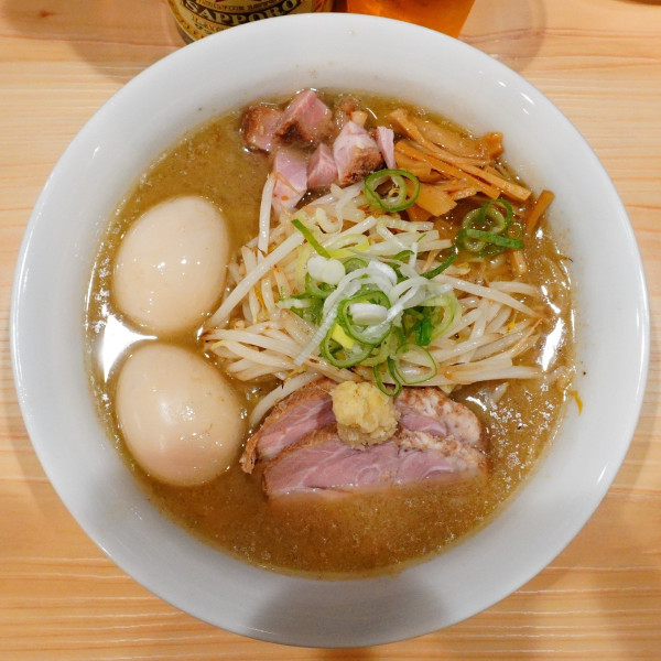 「味噌らーめん＋もやし＋煮玉子×2＋ビール（中瓶）」@三ん寅の写真