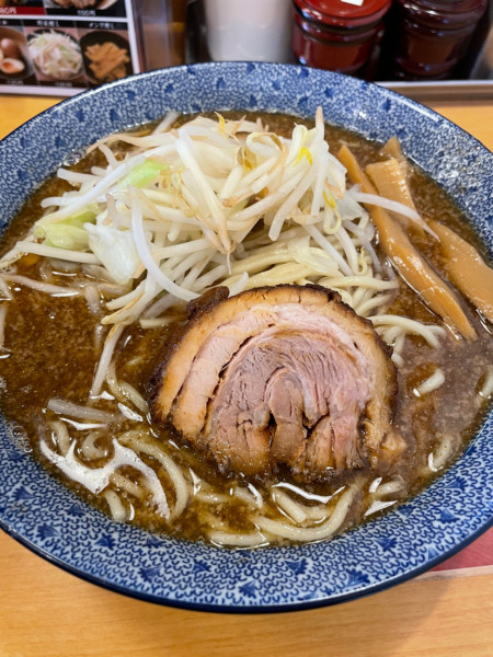 「煮干醤油ラーメン特盛」@創作らーめん 小川流 二本松店の写真