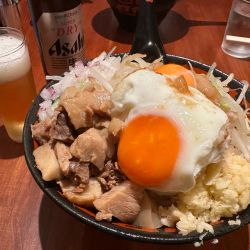 豚ラーメン汁なし目玉焼き