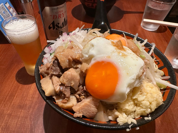 「豚ラーメン汁なし目玉焼き」@東京ぶたくらぶの写真