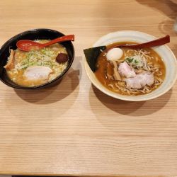 焼きあご味噌ラーメンと焼きあご塩ラーメン