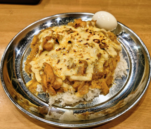 「辛口カレー＋チーズ＋ゆでだまご」@プネウマカレーの写真