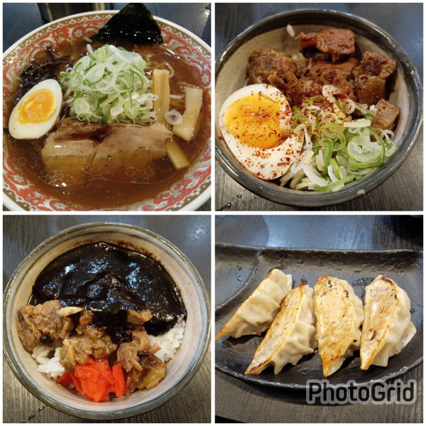 「醤油ラーメン＋牛スジ丼＋牛スジ黒カレー＋餃子」@麺屋 暁の写真