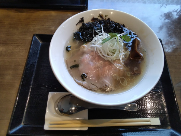 「<朝ラーメン限定>貝と魚のあら炊き中華そば（ライト）700円」@Fishmenの写真