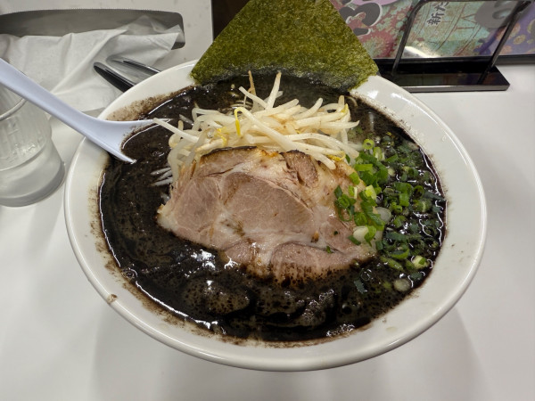 「黒ラーメン」@ぶたまるきの写真