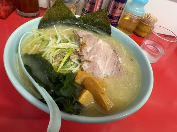 「塩ネギチャーシューメン＋半ライス」@ラーメンショップ 卒島店の写真