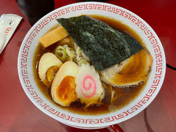 「特製醤油ラーメン500円（4のつく日限定）」@麺MANIA 千秋店の写真