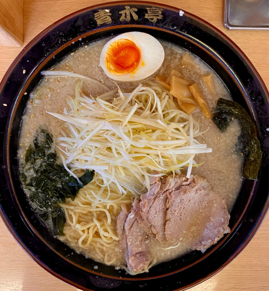 「定番（ネギチャーシュー）醤油・中 1050円」@ラーメン青木亭 戸田店の写真