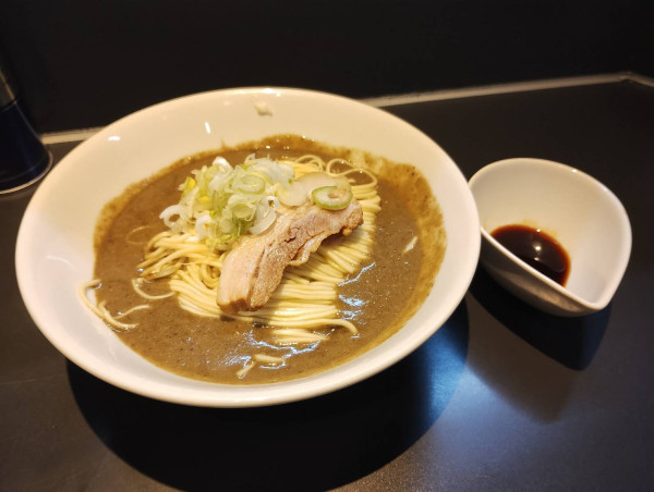 「極濃煮干ソバ」@煮干乱舞の写真