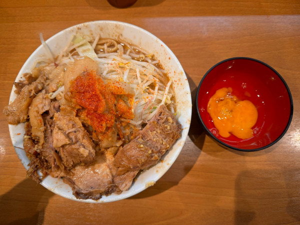 「ラーメン（200g）➕生卵」@ラーメン 池田屋 高田馬場店の写真