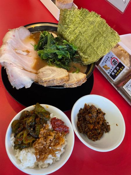 「特上チャーシューメン+ほうれん草+のり+ライス食べ放題」@大輝家直系家系ラーメン 大金家 亀有店の写真