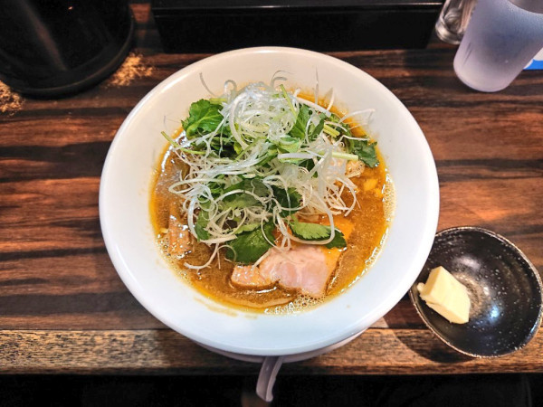 「ワタリガニのらーめん(醤油)」@稲荷屋の写真