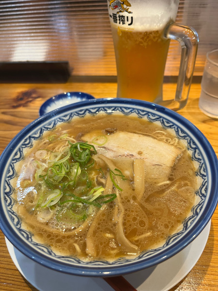 「らーめん＋餃子＋黄金の水」@元祖赤のれん 節ちゃんラーメン 天神本店の写真