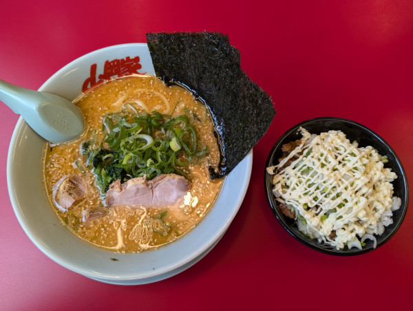 「サービスセットA+コロチャー6個（ｱﾌﾟﾘｸｰﾎﾟﾝ）」@ラーメン山岡家 新結城店の写真