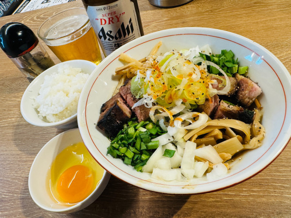 「黒の汁なし356Aライス生卵」@R+の写真